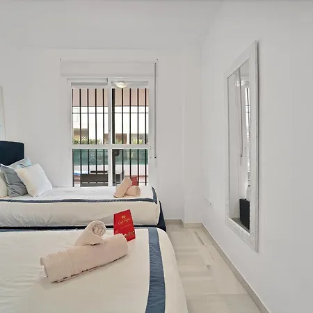 Con Enorme Terraza En Complejo Con Piscina En Nueva Andalucia - Lorcrimar 마르베야
