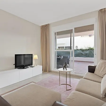 Con Enorme Terraza En Complejo Con Piscina En Nueva Andalucia - Lorcrimar * Marbella