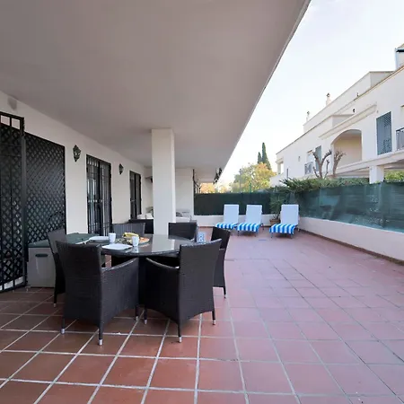 Con Enorme Terraza En Complejo Con Piscina En Nueva Andalucia - Lorcrimar
