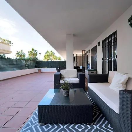 Con Enorme Terraza En Complejo Con Piscina En Nueva Andalucia - Lorcrimar Marbella
