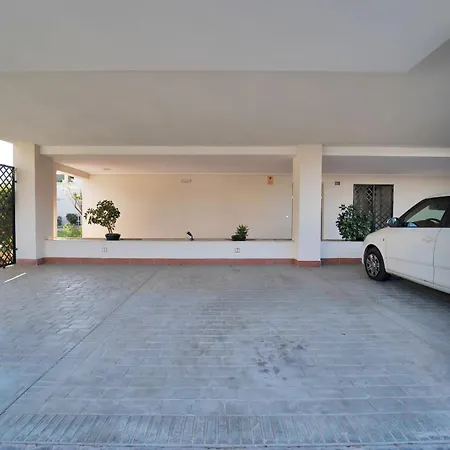 Con Enorme Terraza En Complejo Con Piscina En Nueva Andalucia - Lorcrimar Marbella
